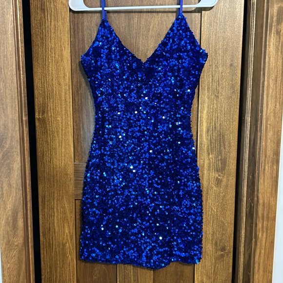 Windsor Dresses & Skirts - sparkly blue Windsor homecoming dress